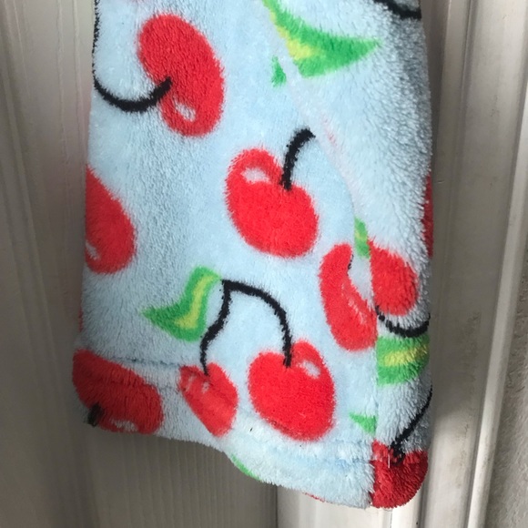 BATHROBE CHERRY THEME ON STAGE SZ SMALL WITH POCKETS - Picture 5 of 5